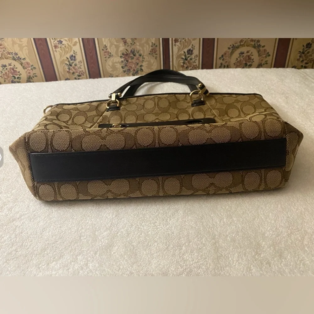 Coach authentic handbag